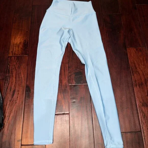 Alo Yoga High-Waist Airlift Legging – Blue Skies | Sculpting Performance Fit - Picture 3 of 5